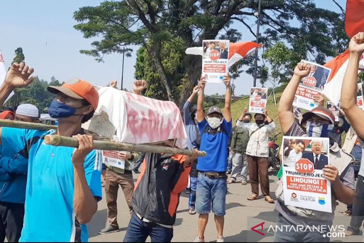 Pembongkaran makam keramat untuk tempat wisata ditolak warga Cigombong Bogor