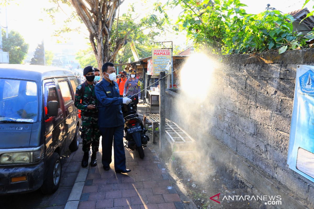 Pemkab Badung lakukan terus penyemprotan disinfektan cegah COVID-19