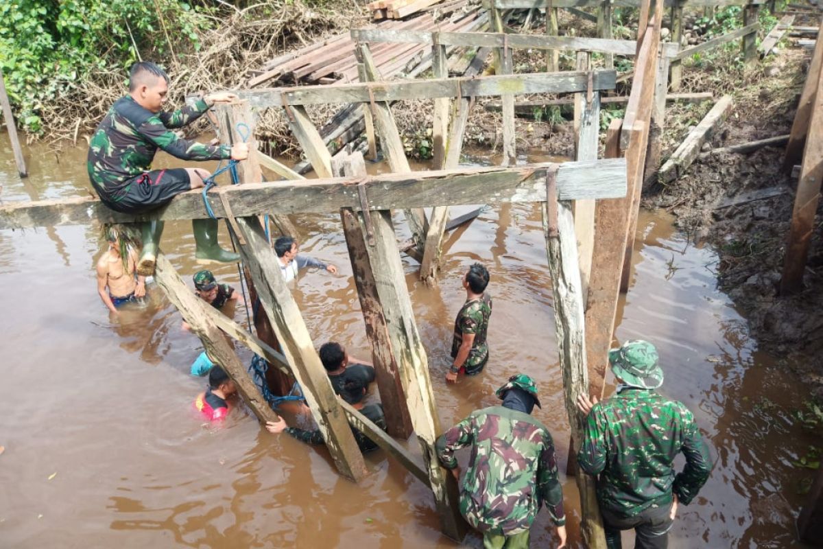 Personel TMMD mulai rangkai pondasi Jembatan Handil Samsu