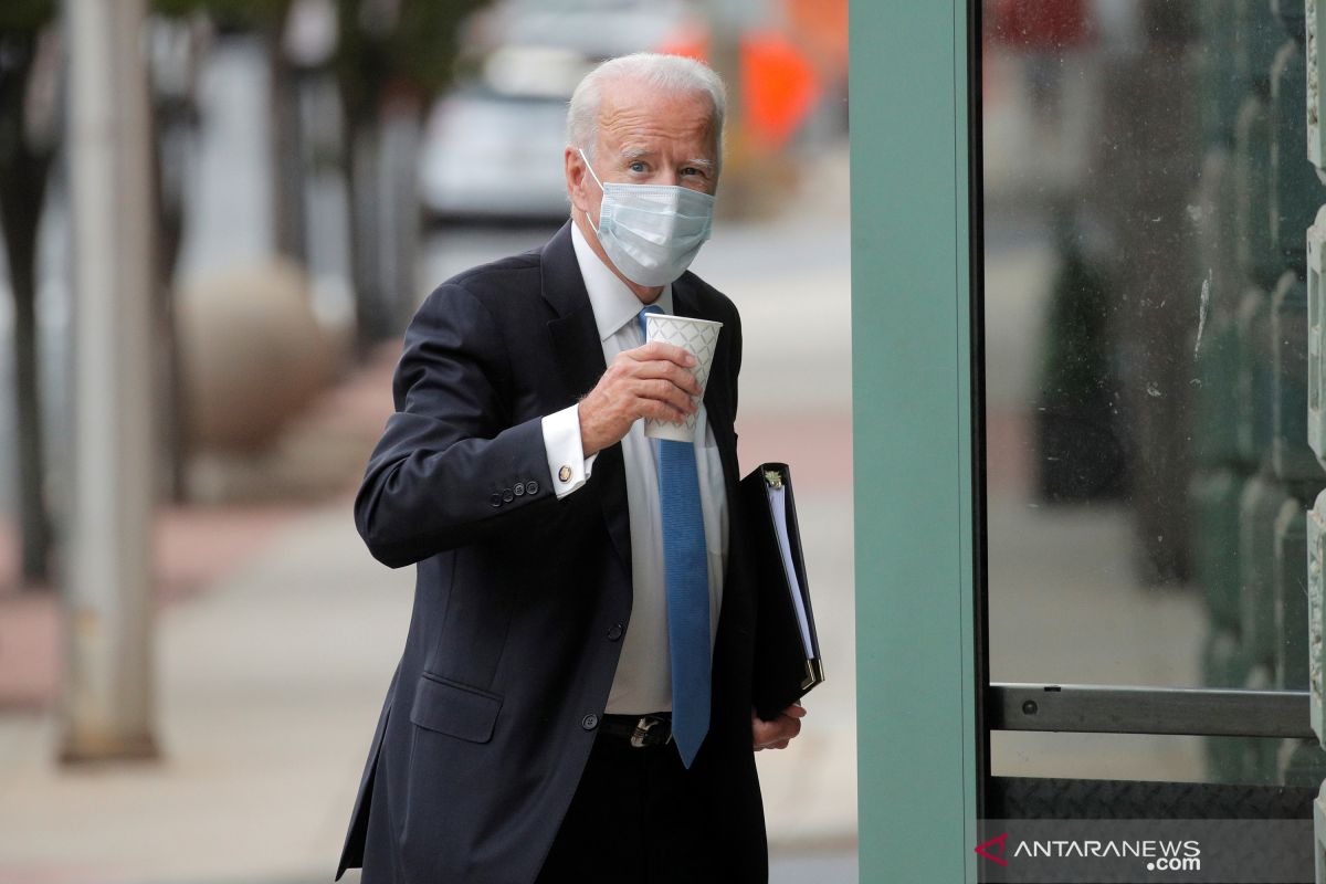 Joe Biden minta Donald Trump sampaikan pesan tentang pentingnya masker