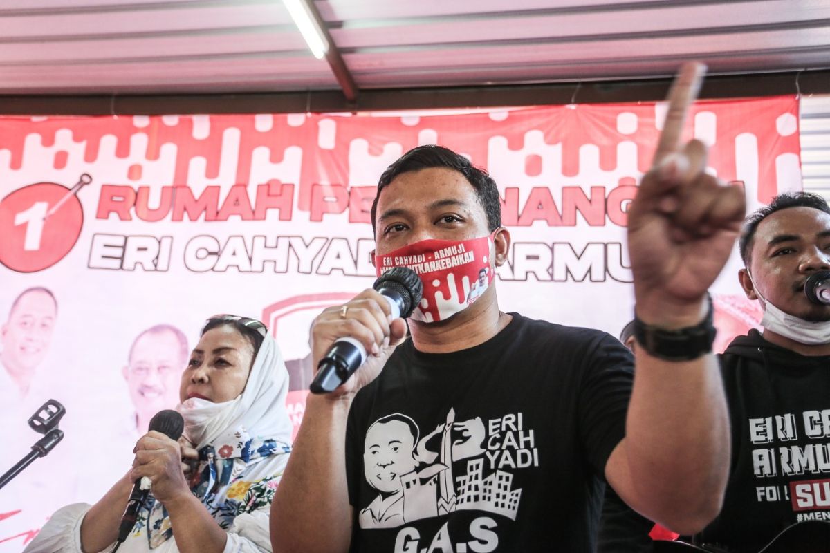 Rumah pemenangan tampung relawan paslon Eri-Armuji di Pilkada Surabaya
