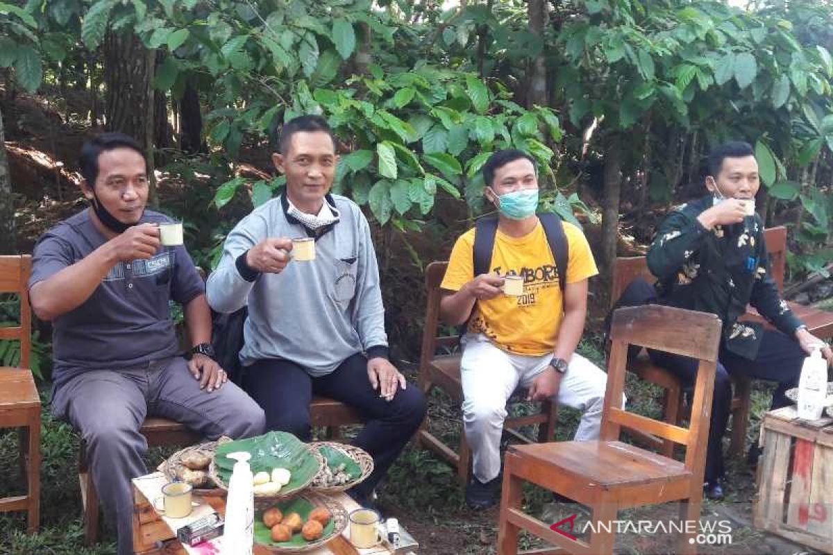 Di Temanggung, "Ngopi bareng" warnai peringatan Hari Kopi Sedunia