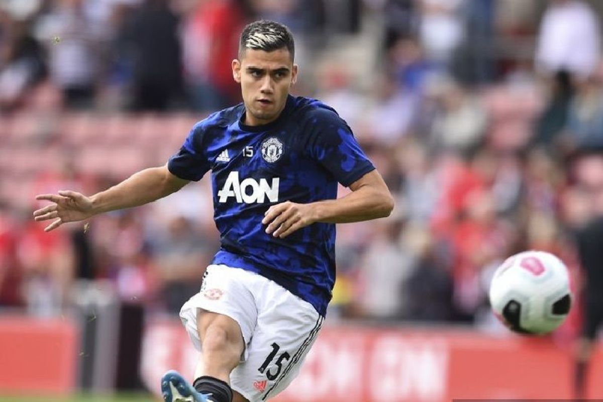 Pemain Manchester United Andreas Pereira resmi bergabung ke Fulham