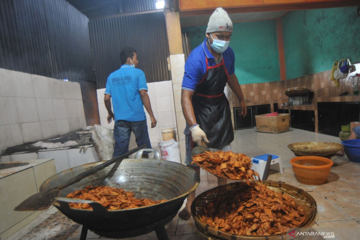 Keringanan Bagi IKM Saat Pandemi, Rendang Erika Terus Berproduksi