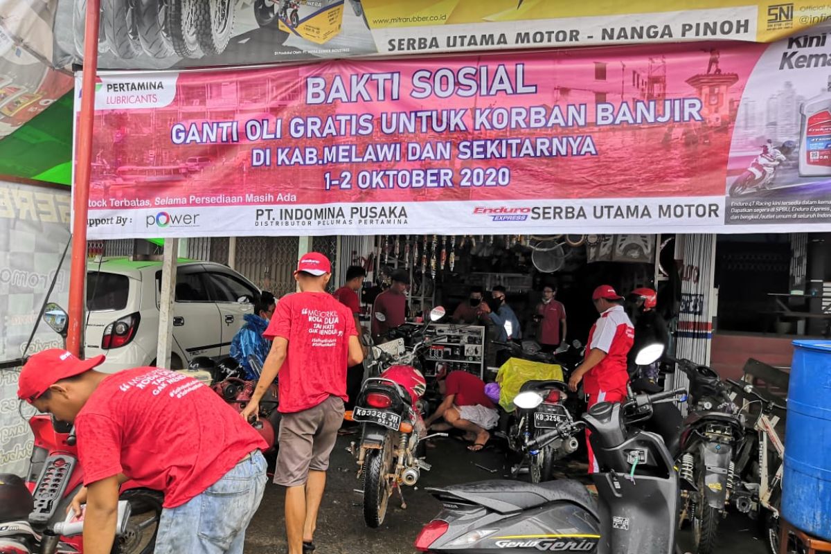 Pertamina berikan ganti oli gratis bagi  warga terdampak banjir