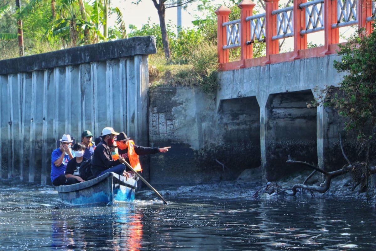 Machfud Arifin prihatin kondisi Sungai Wonorejo Kota Surabaya tercemar