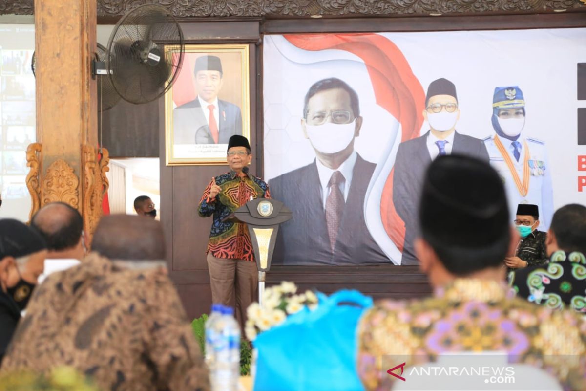 Mahfud kampanyekan penggunaan masker saat dialog kebangsaan di Probolinggo