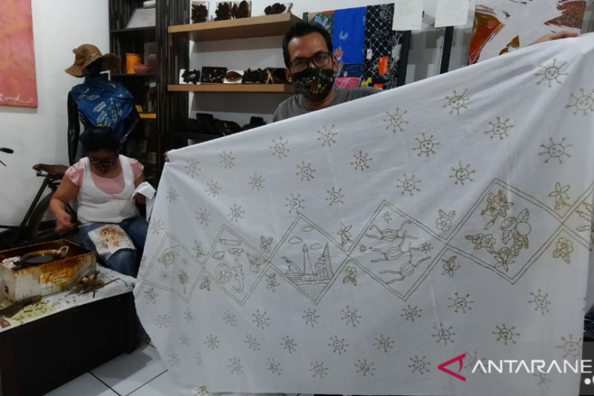 Pebatik difabel Jaksel ciptakan motif batik unsur virus Corona