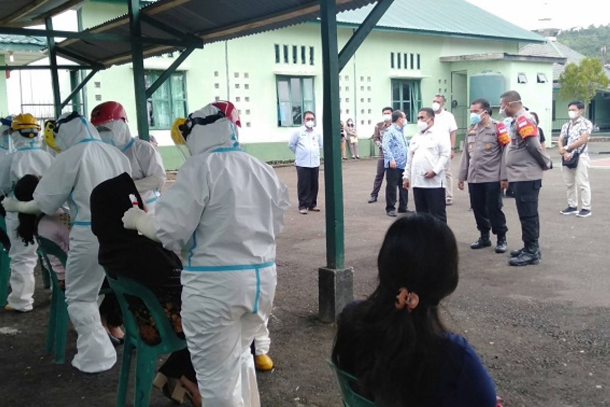 Pjs Wali Kota Gunungsitoli berharap swab massal utamakan tenaga medis