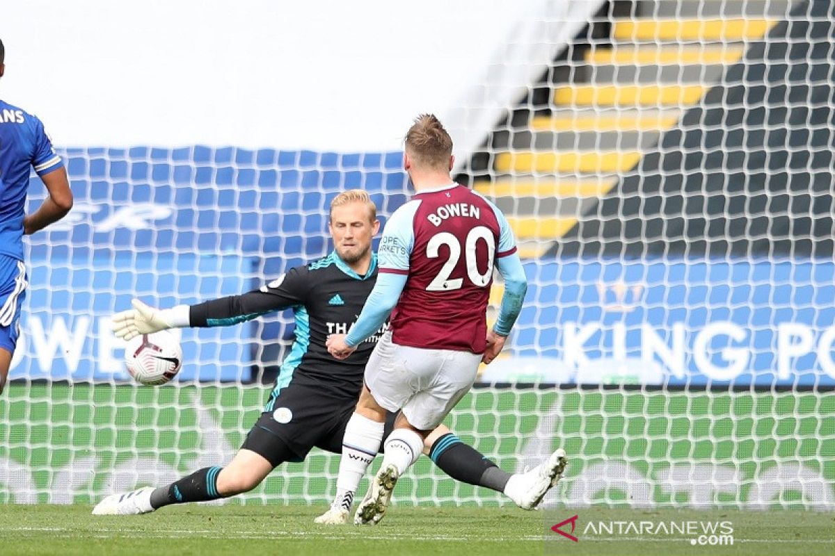 West Ham melibas Leicester City 3-0