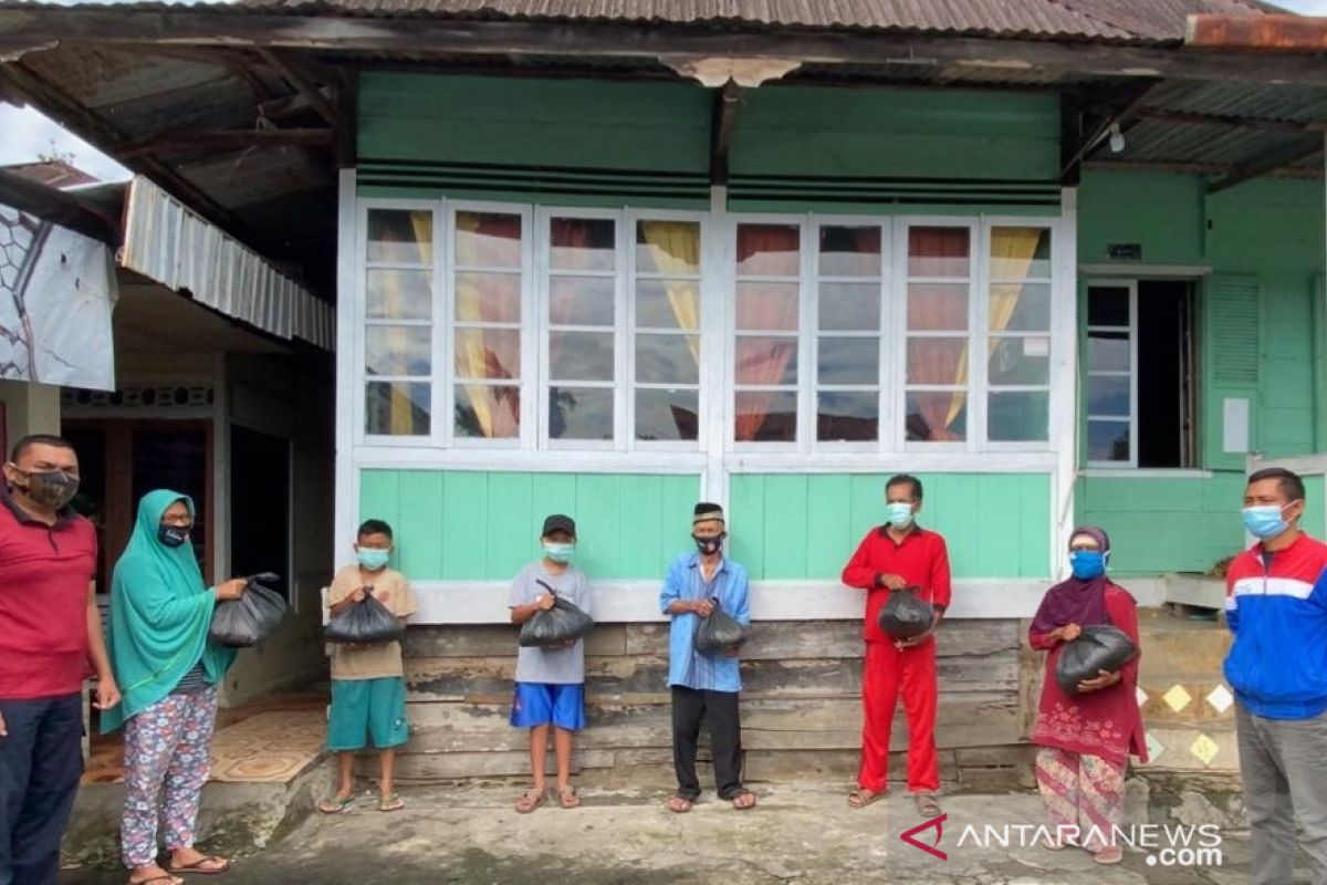 PT PGE Bukit Daun bagikan 100 paket sembako