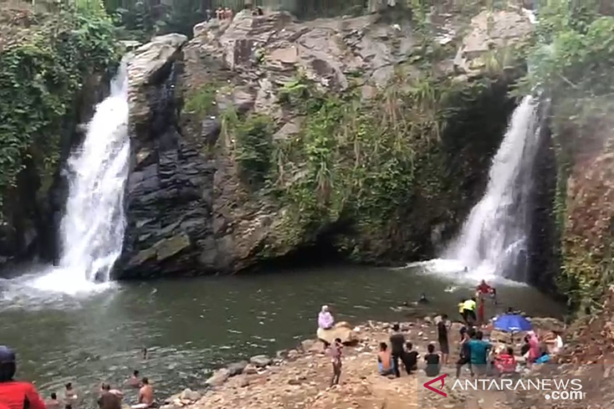 Tak banyak yang tahu, akses menuju Air Terjun Kembar sudah dibuka Bupati Tapsel