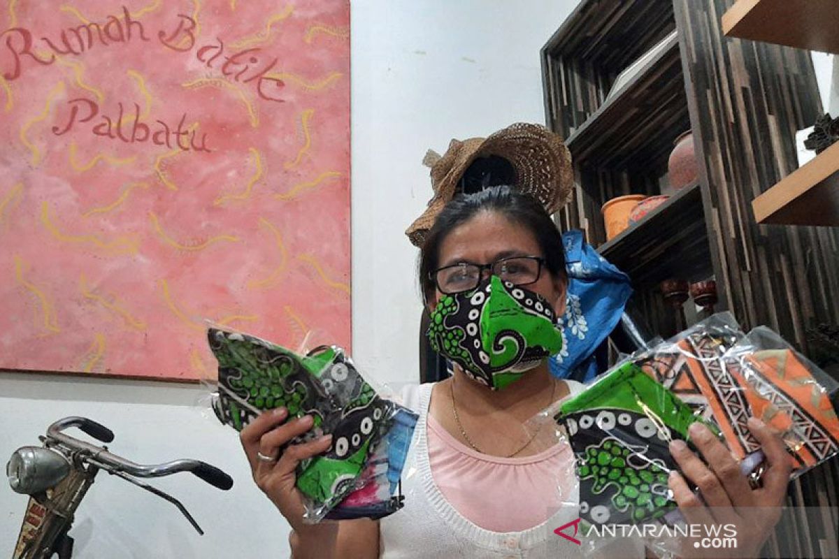 Perajin batik difabel di Jakarta Selatan kini memproduksi masker