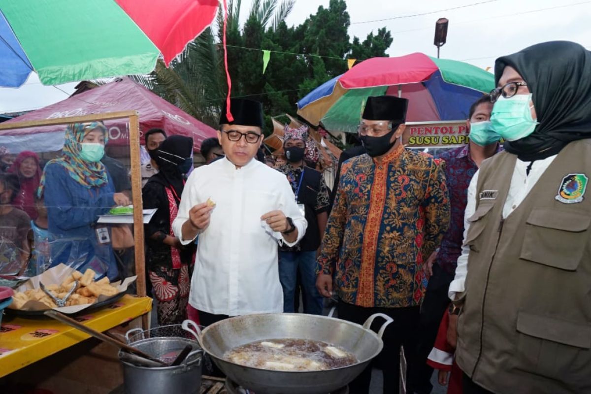 Kenalkan tahu gitik Banyuwangi lewat pasar kuliner desa