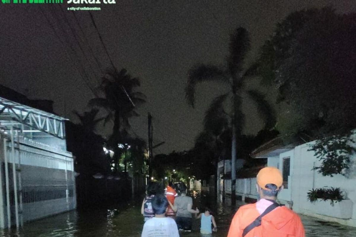 Jalan Kemang Selatan XII masih tergenang  banjir 30 cm