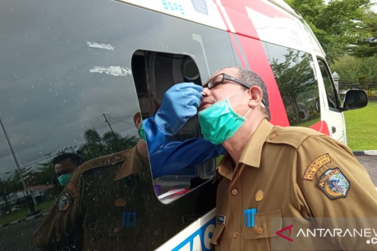 Pejabat Eselon 2 dan 3 Pemkab Sintang jalani tes usap