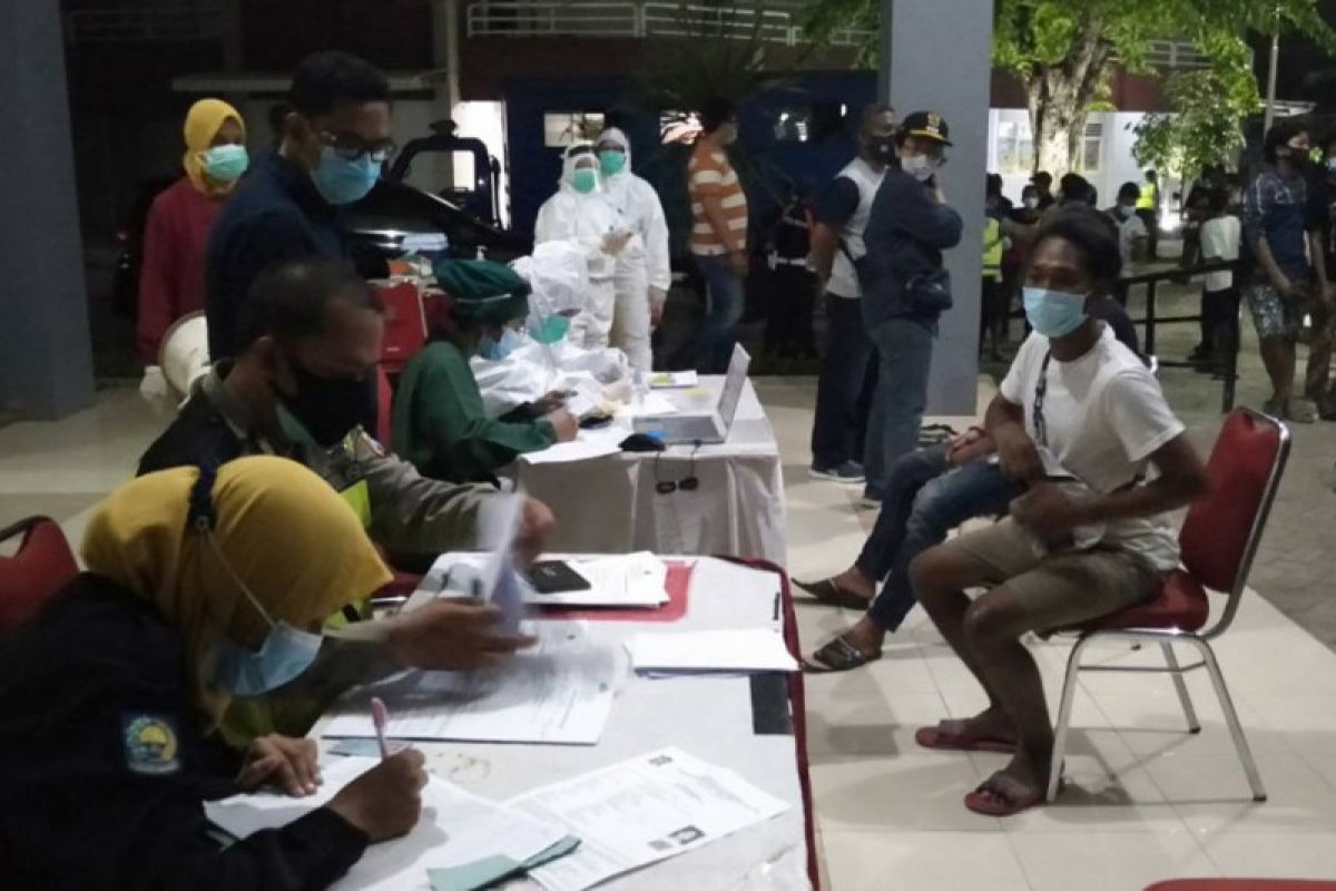 Tim Swab Hunter sasar tempat nongkrong anak muda di Surabaya