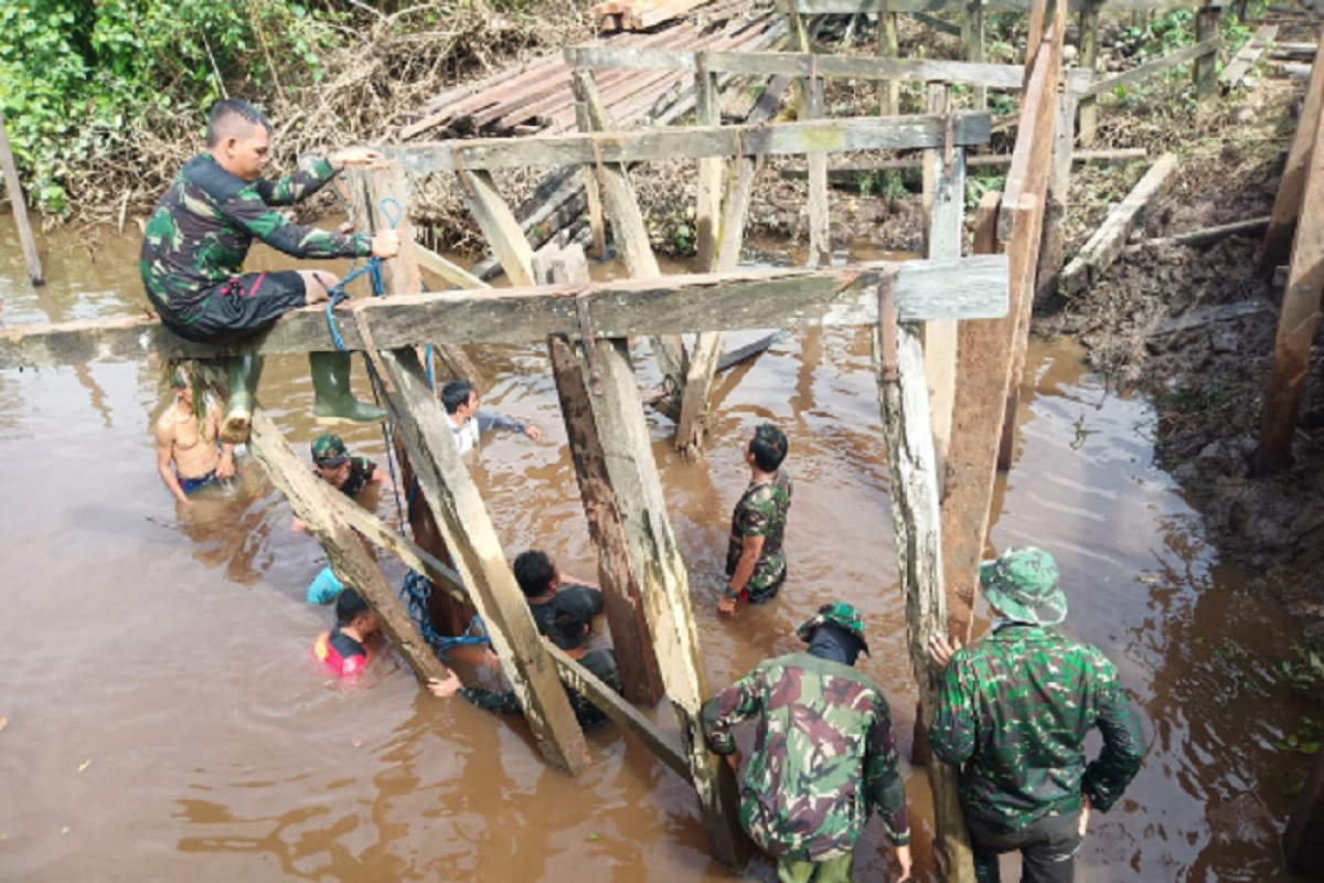 Masyarakat Doakan Kesehatan Satgas TMMD