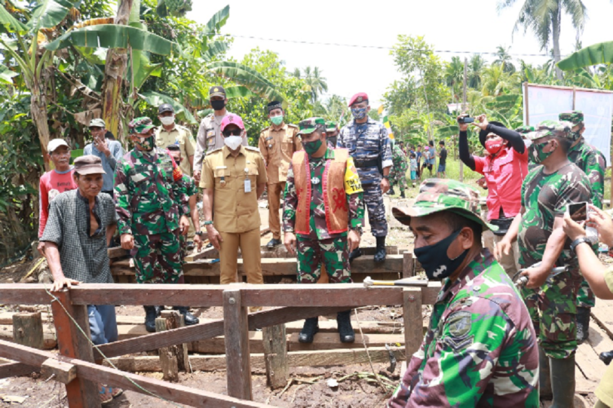 Warga Pulau Hanaut ucapkan terima kasih kepada Kodim 1015/Spt