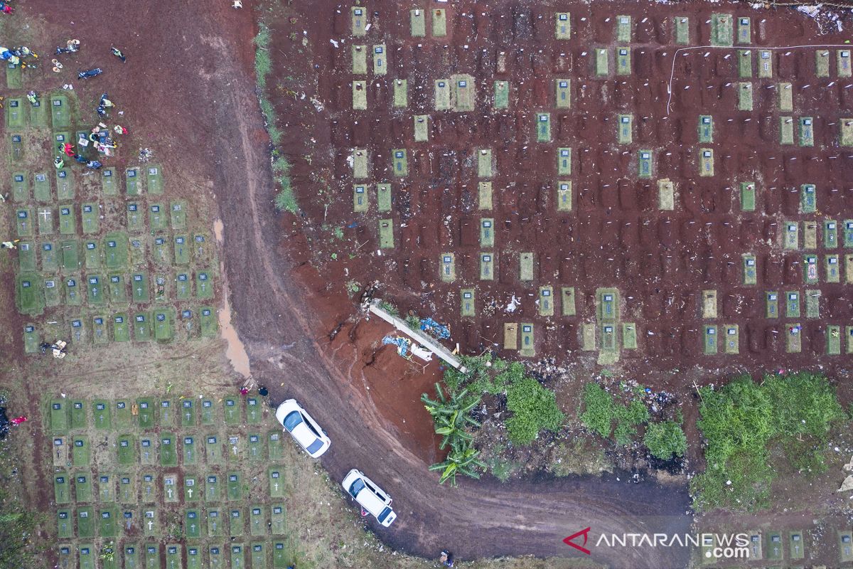 Sepekan DKI, belajar dari rumah hingga pengawasan WFO 25 persen