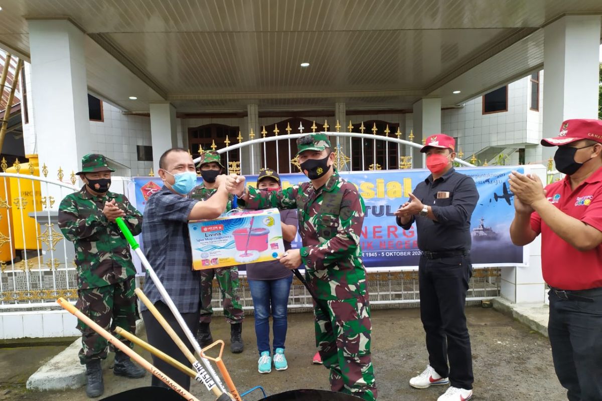 Lanud Sam Ratulangi menggelar bakti sosial HUT TNI di Minahasa