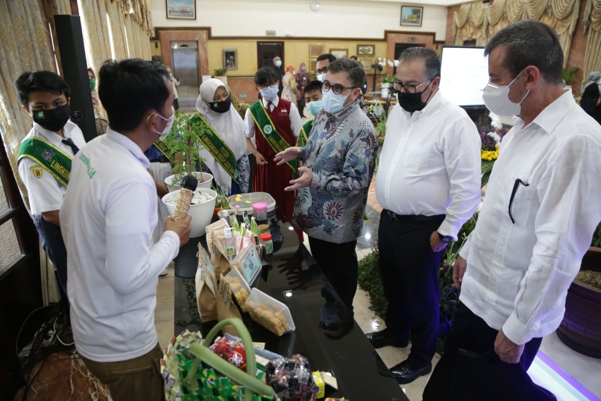 Pemenang Scroll of Honour-UN Habitat apresiasi karya anak muda Surabaya