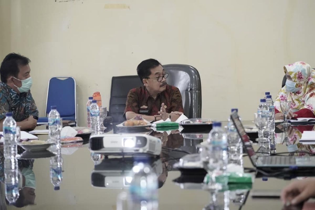 Bupati Pesisir Barat hadiri rapat kesiapan KPU gelar pilkada