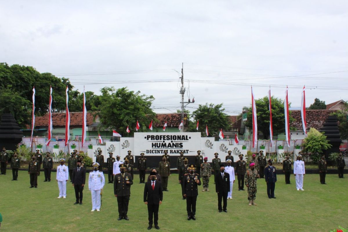 HUT Ke-75 TNI, Bupati Banyuwangi ajak TNI bersinergi perang terhadap pandemi COVID-19