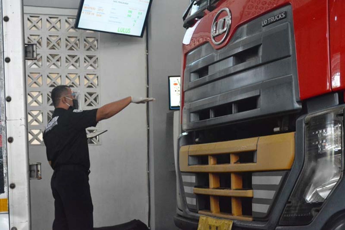 Layanan nontunai uji kendaraan bermotor di Banyumas diluncurkan