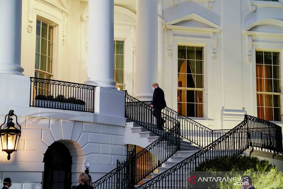 Trump merasa sehat,  tampil di publik perdana sejak positif corona