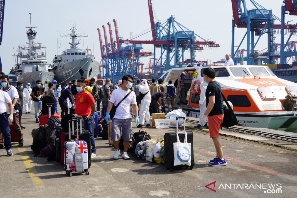 Kapal MV Costa Mediterania pulangkan 99 ABK melalui Tanjung Priok