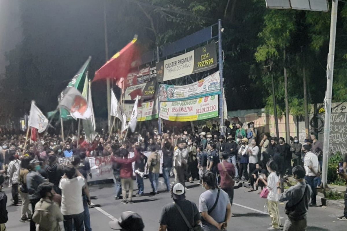 Tolak UU Omnibus Law, demo di Banten ricuh