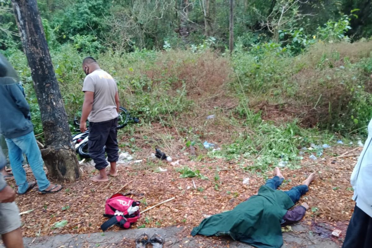 Satu tewas, kecelakaan sepeda motor di jalan Raya Jurang Tune Desa Rambitan Loteng