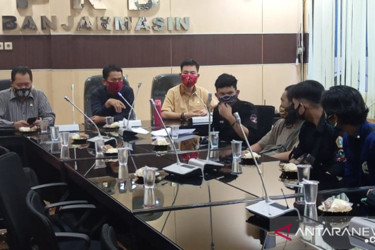 DPRD Banjarmasin tanggapi keluhan musisi jalanan yang 