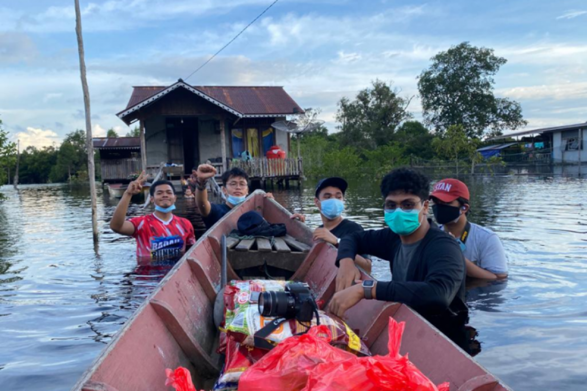 Bea Cukai-kaum milenial bantu korban banjir di perbatasan RI-Malaysia