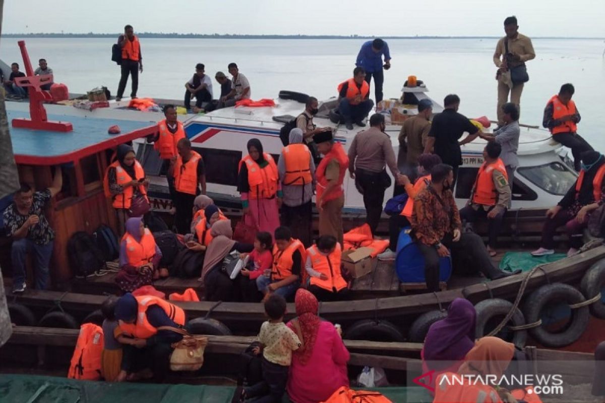 Speedboat tujuan Selatpanjang tabrak papan kayu dan nyaris tenggelam, tujuh penumpang jatuh ke laut