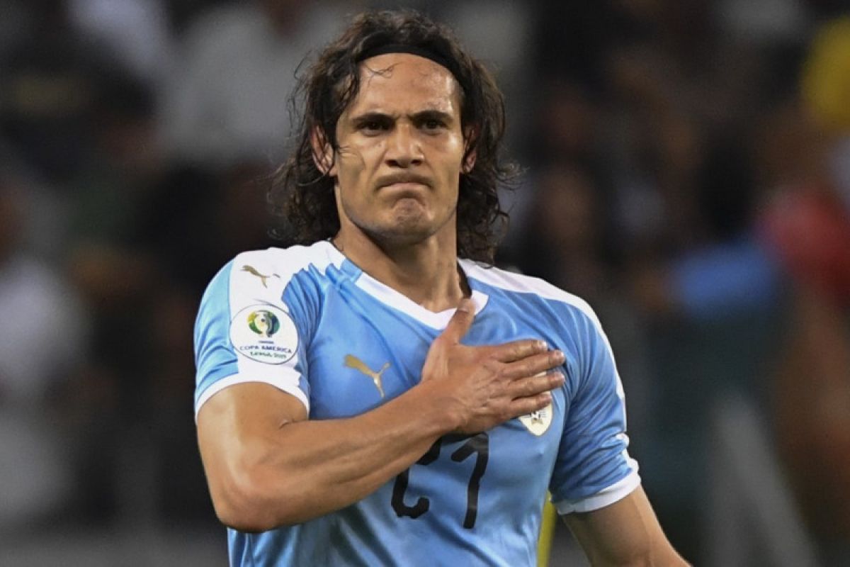 Liga Inggris - Cavani akui dapat tantangan kenakan kaos nomor 7 di MU