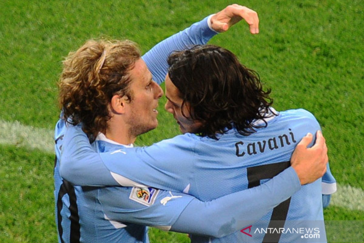 Edinson Cavani dipastikan tidak akan lakoni debut lawan Newcastle