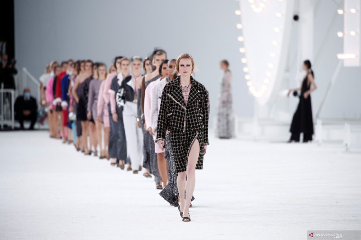Chanel sajikan kemewahan Hollywood ke Paris Fashion Week