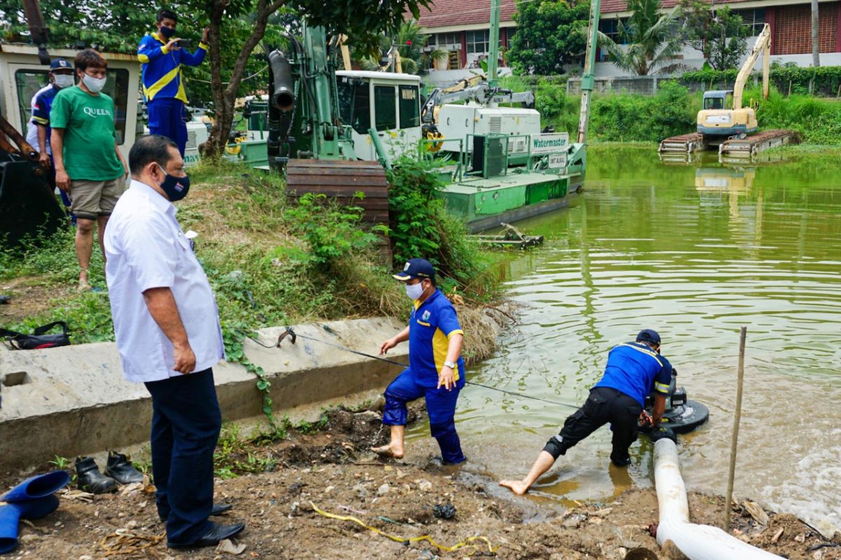 DKI siapkan pompa dan keruk saluran air untuk antisipasi banjir