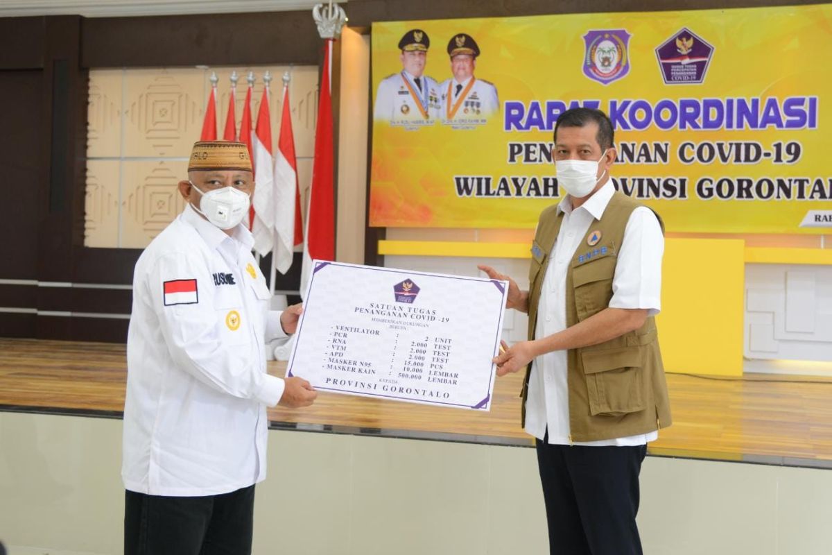 Kepala BNPB serahkan bantuan penanganan COVID-19 di Gorontalo