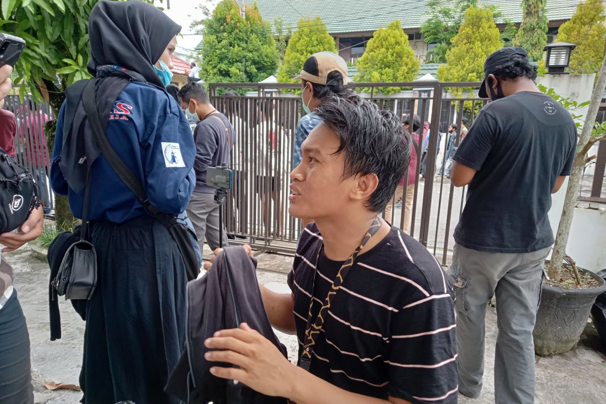 Liputan demo penolakan Omnibus Law, dua wartawan alami cedera