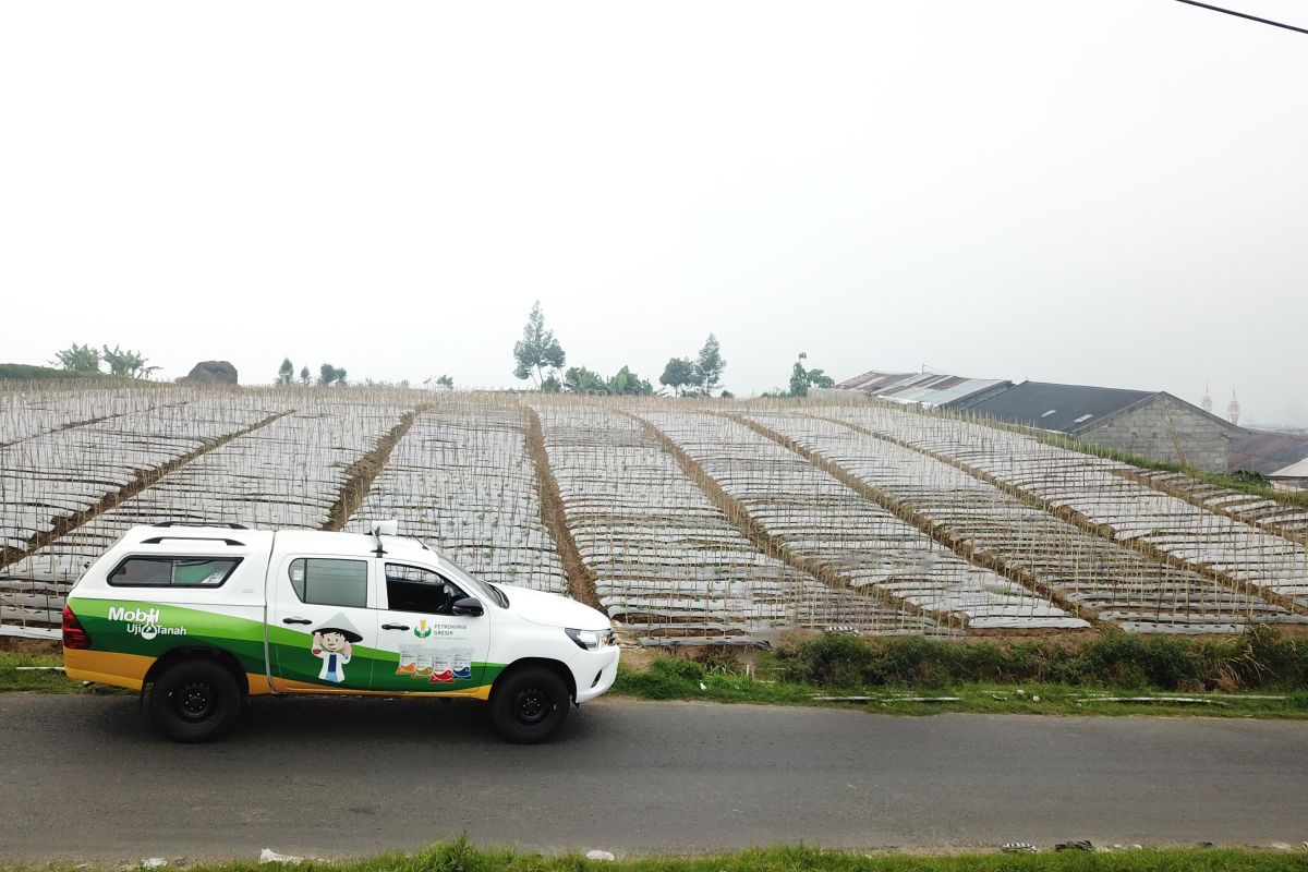 Petrokimia Gresik dukung KPB dengan hadirkan mobil uji tanah