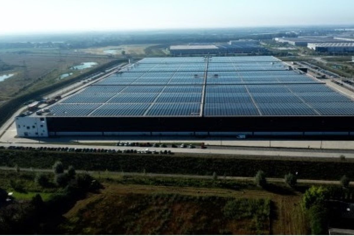 Installation completed of the world’s most powerful solar roof currently operating at PVH Europe’s state-of-the-art Warehouse and Logistics Center