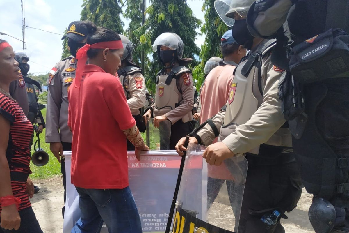 Tiga warga Sibau Hilir dituntut dua bulan penjara