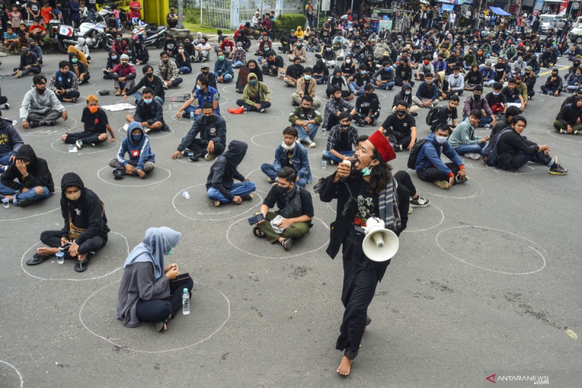 Peneliti LIPI: Pasal 66 UU Cipta Kerja melanggengkan sistem alih daya