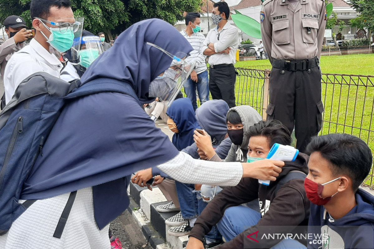 Mahasiswa Fikes Purwokerto kawal unjuk rasa tolak UU Cipta Kerja