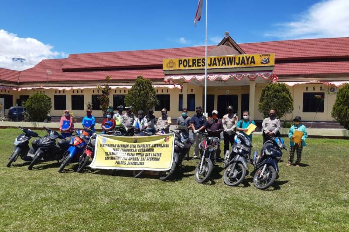 Polres Jayawijaya kembalikan 180 motor curian kepada pemilik sah