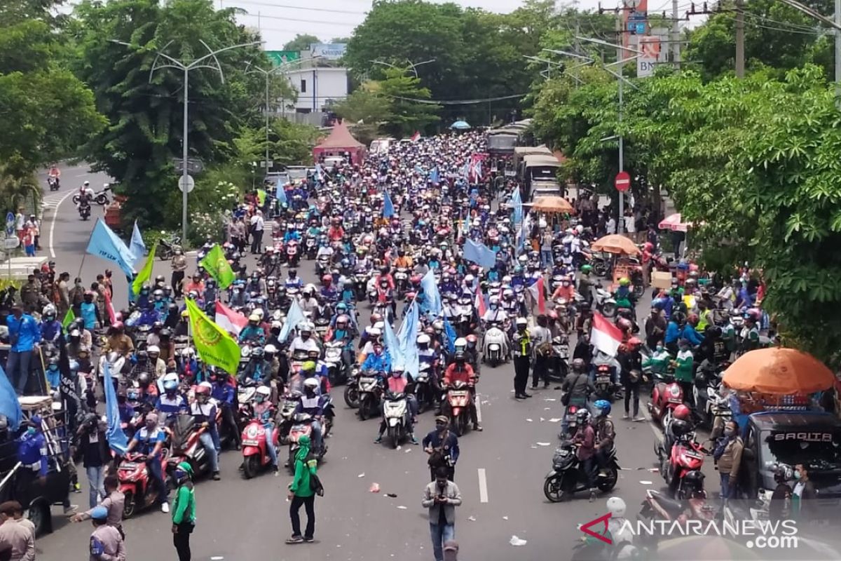 4.263 personel amankan demonstrasi tolak UU Cipta Kerja di Surabaya