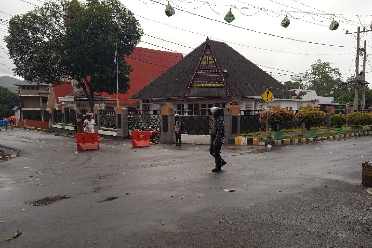 Rumah dinas Wali Kota Padangsidimpuan dijaga aparat